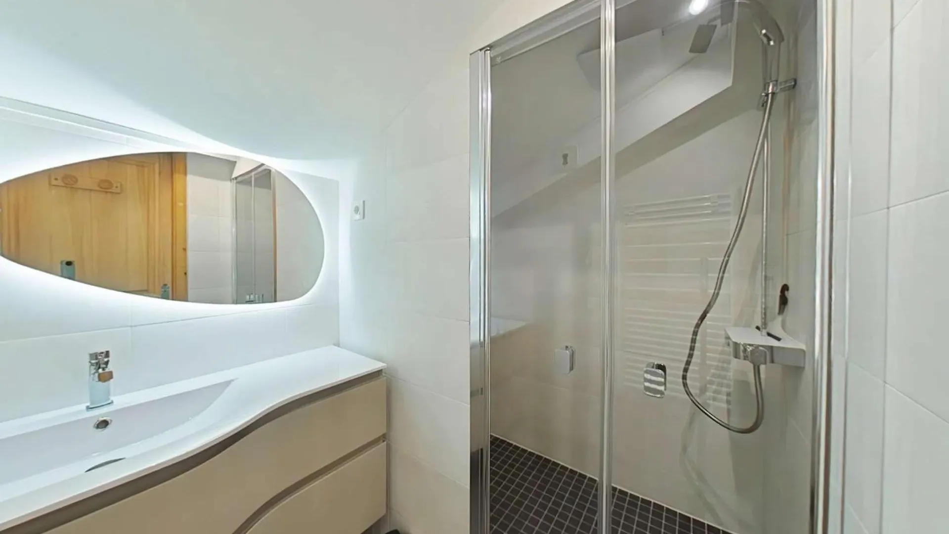 Appt Au Centre Avec 2 Chambres, Balcon, Casier A Ski Et Tout Confort Au Grand-Bornand - Fr-1-241-61 Le Grand-Bornand